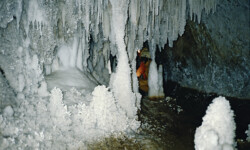 Grotte des Embouillats . Réseau Lachambre (Pyrénées Orientales) Spéléologie - Embouillats