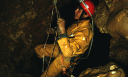 Aven des Ténèbres (Alpas Maritimes). Départ du P60m Spéléologie - Audibergue-tenebres