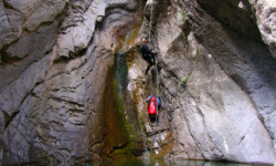Bendola 2004 - Rappel avant la C45m Bendola 2004 - Rappel avant la C45m