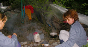 Agnès et Elisabeth - Au bivouac Bendola 2005 - Au bivouac