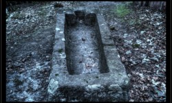 Tombeau près de la chapelle du lac de la Maix Tombeau près de la chapelle du lac de la Maix