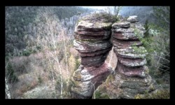 Les siamois, surplombant la vallée du Rhethal Les siamois