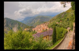 Vue sur Saorge depuis le monastère Bendola : Vue sur Saorge depuis le monastère