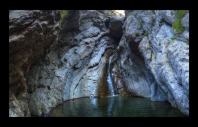 Rappel avec départ en surplomb Bendola : Rappel avec départ en surplomb