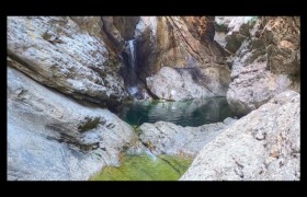 rappel suivi d'une vasque sombre et profonde Bendola : rappel suivi d'une vasque sombre et profonde