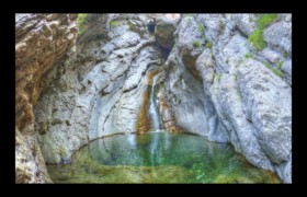 Rappel avec départ en surplomb Bendola : Rappel avec départ en surplomb