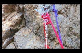 dispositif de rappel de la corde dans la cascade de 45m Bendola : dispositif de rappel de la corde