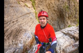 Descente du tobaggan de 20m suivi d'un rappel de 45m Bendola : Descente du tobaggan de 20m et rappel de 45m