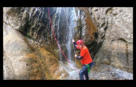 Rappel de la corde en bas de la C45m Bendola : Rappel de la corde en bas de la C45m