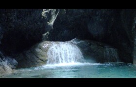 cascade dans la "grotte" Bendola : cascade dans la "grotte"