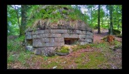 Construction en pierres de taille avant la Pierre Piquée Construction en pierres de taille avant la Pierre Piquée