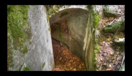 Entrée de Blockhaus avant la Pierre Piquée Entrée de Blockhaus avant la Pierre Piquée