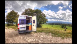 en haut du Crêt Monniot . 1141m en haut du Crêt Monniot