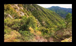 Maglia - Sentier le long du versant Maglia - Sentier le long du versant