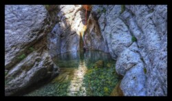 Vasque en bas de la cascade de 16m