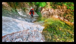 Bendola. Longue marche en rivière