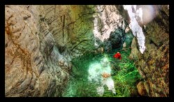 Bendola. Long couloir étroit.