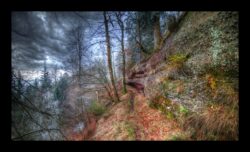 Sentier conduisant à la grotte des Francs-Tireurs